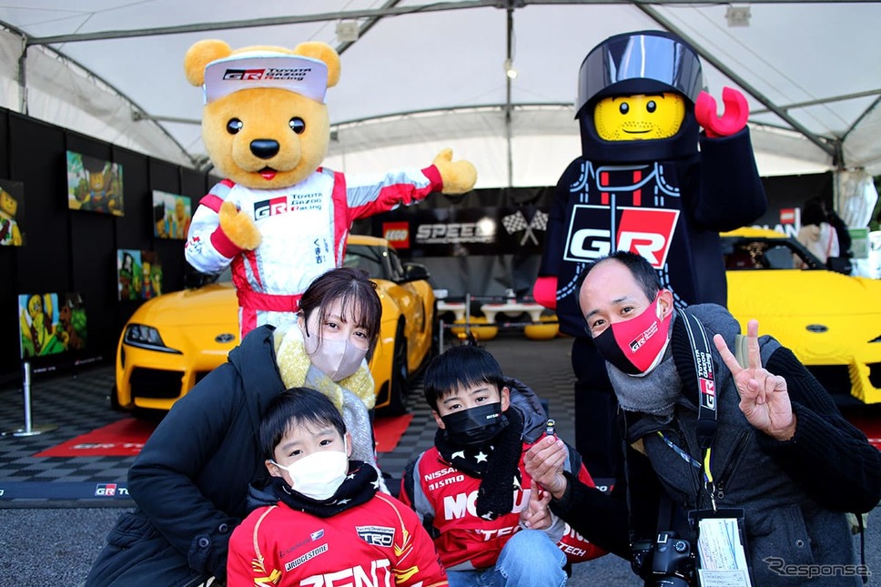 トヨタくま吉（左）とジーアールくん（右）《写真提供 レゴジャパン/レゴランド・ジャパン/TOYOTA GAZOO Racing》