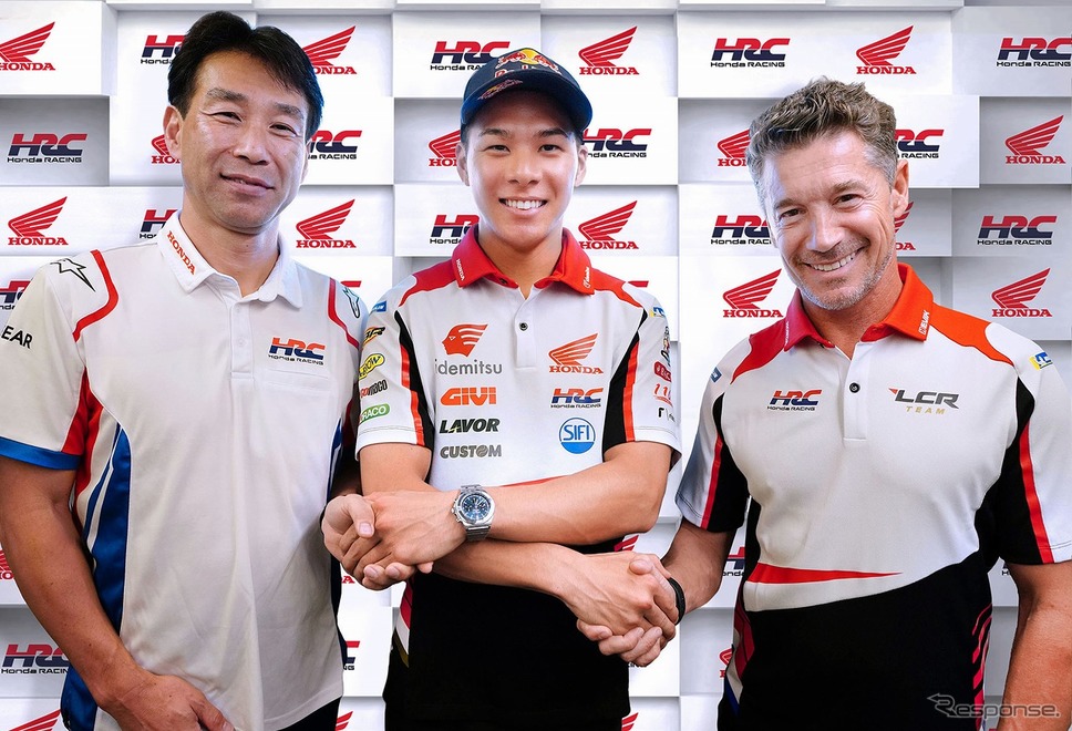 HRCレース運営室 桒田哲宏室長（左）と中上貴晶選手（中）とLCR Hondaチームプリンシパル＆CEOルーチョ・チェッキ《写真提供 本田技研工業》