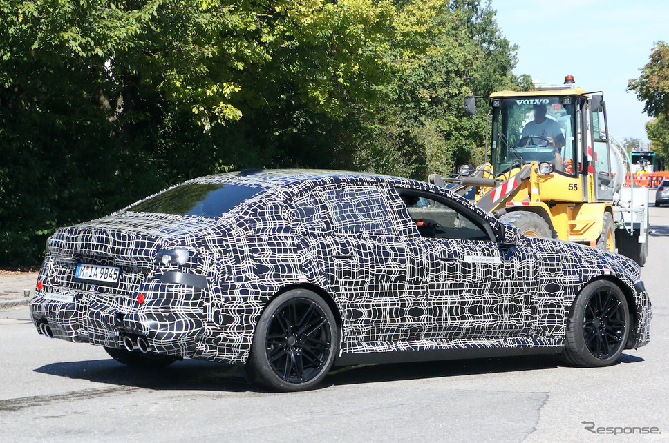 BMW M5 次期型プロトタイプ(スクープ写真)《APOLLO NEWS SERVICE》