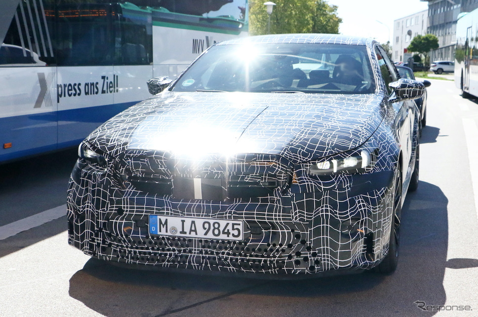 BMW M5 次期型プロトタイプ(スクープ写真)《APOLLO NEWS SERVICE》