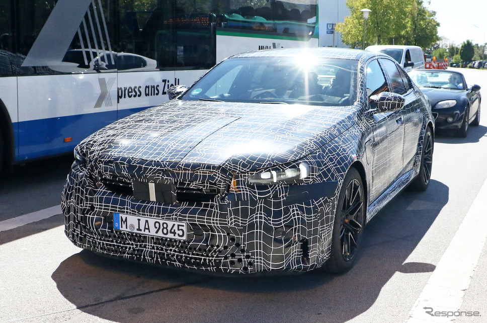 BMW M5 次期型プロトタイプ(スクープ写真)《APOLLO NEWS SERVICE》