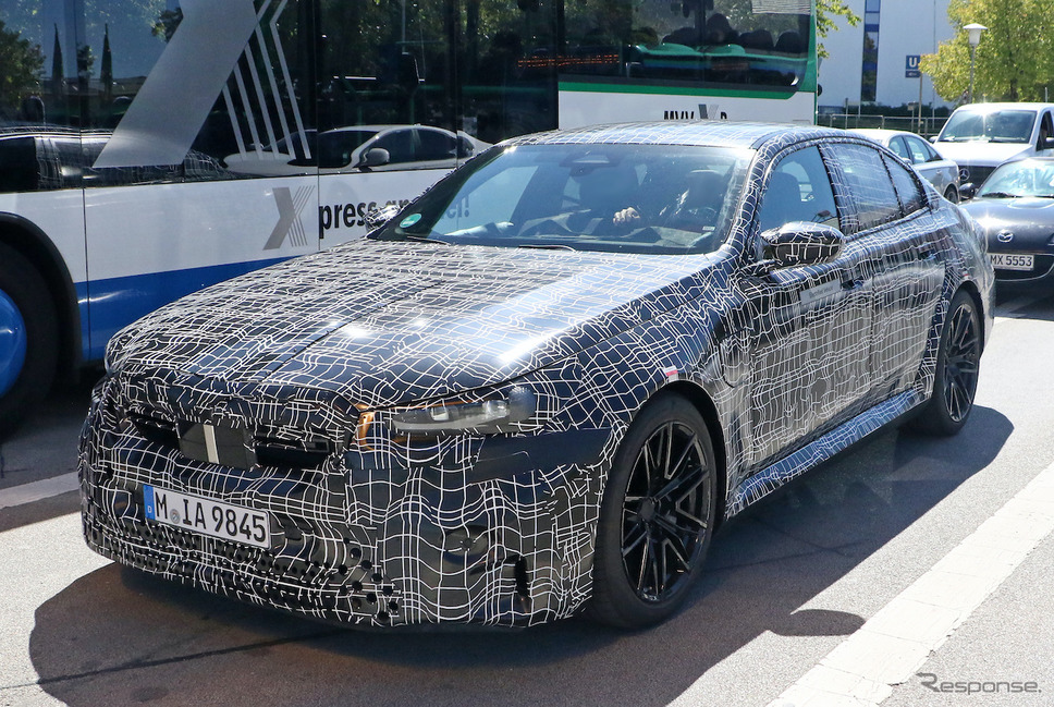 BMW M5 次期型プロトタイプ(スクープ写真)《APOLLO NEWS SERVICE》