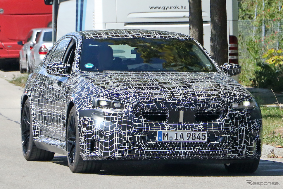 BMW M5 次期型プロトタイプ(スクープ写真)《APOLLO NEWS SERVICE》
