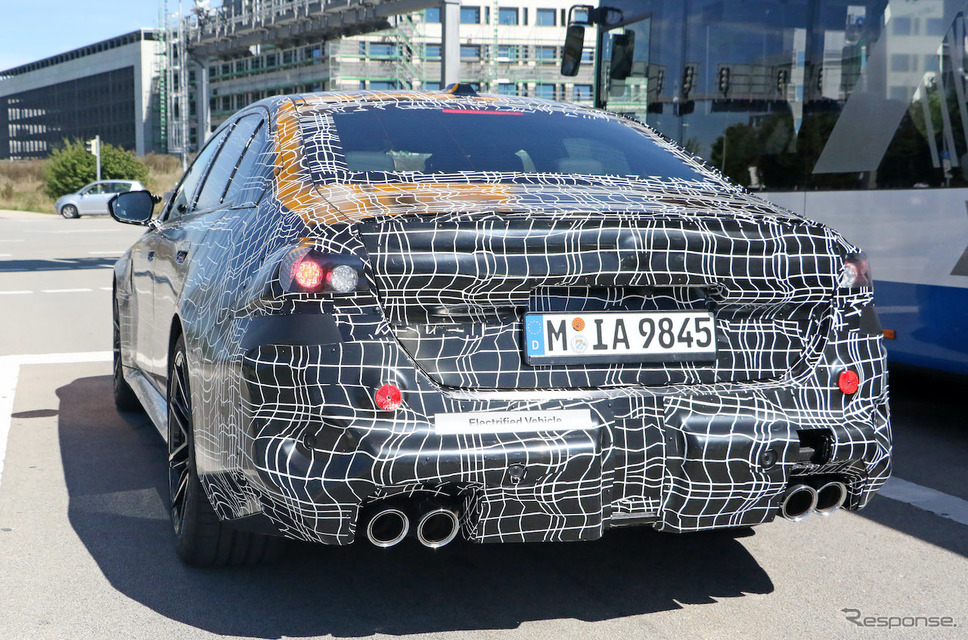 BMW M5 次期型プロトタイプ(スクープ写真)《APOLLO NEWS SERVICE》