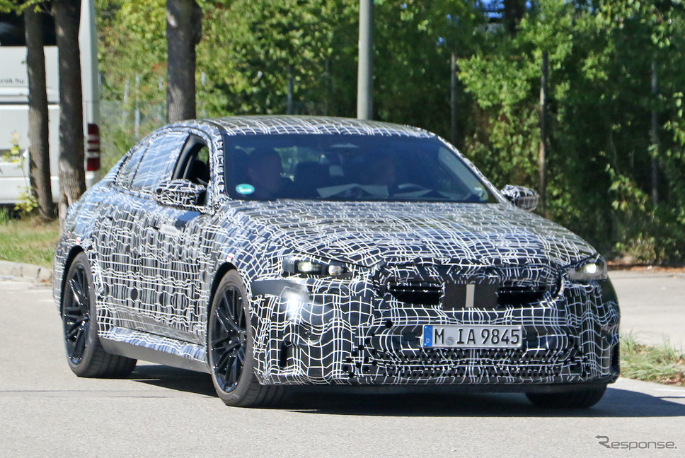 BMW M5 次期型プロトタイプ(スクープ写真)《APOLLO NEWS SERVICE》