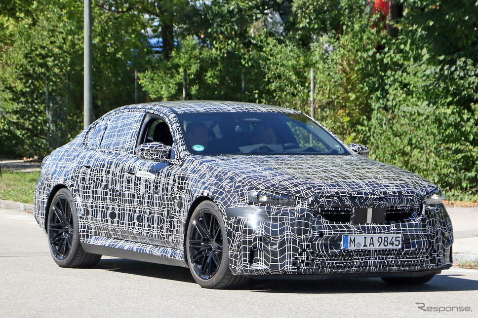 BMW M5 次期型プロトタイプ(スクープ写真)《APOLLO NEWS SERVICE》