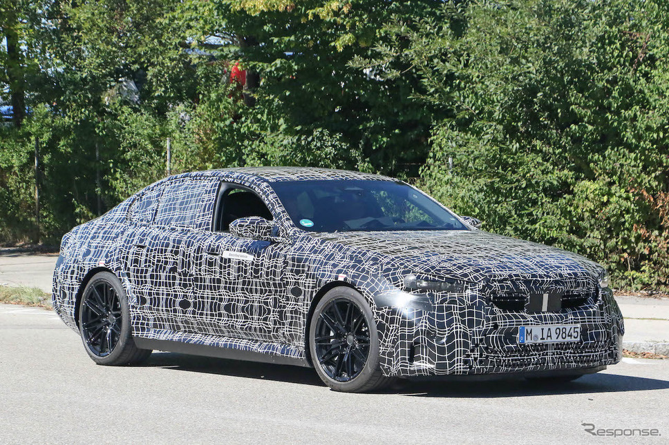 BMW M5 次期型プロトタイプ(スクープ写真)《APOLLO NEWS SERVICE》