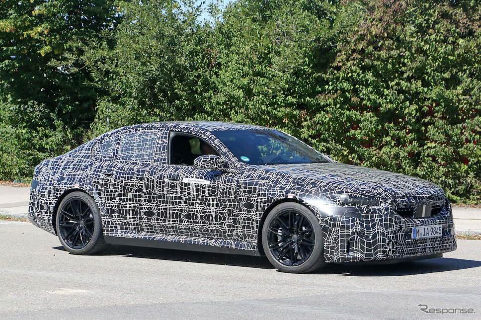 BMW M5 次期型プロトタイプ(スクープ写真)《APOLLO NEWS SERVICE》