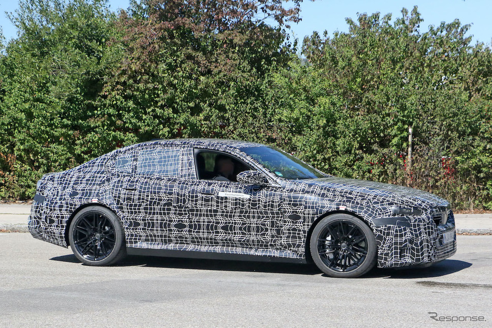 BMW M5 次期型プロトタイプ(スクープ写真)《APOLLO NEWS SERVICE》