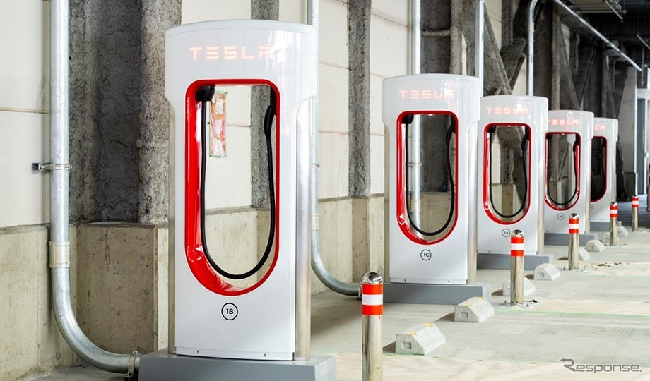 テスラ スーパーチャージャー《写真提供 オートバックスセブン》