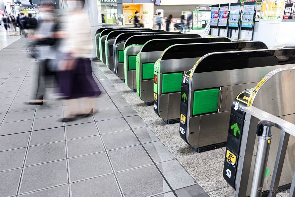 品川駅の改札口。《写真提供 写真AC》