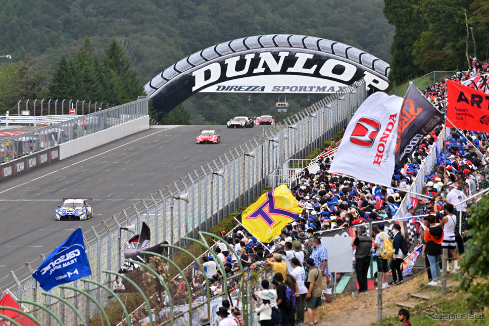 スーパーGT 第6戦スポーツランドSUGOでの大旗応援の様子《撮影 雪岡直樹》