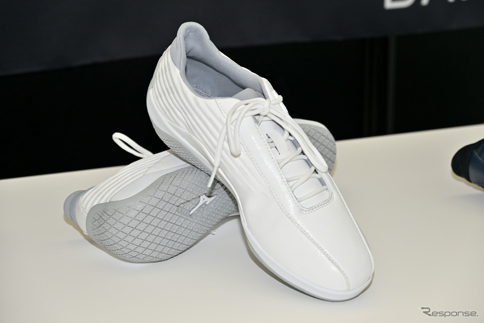 ミズノのドライビングシューズ『BARECLUTCH(ベアクラッチ)』《写真撮影 雪岡直樹》
