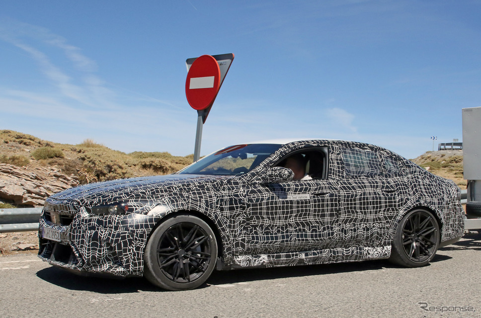 BMW M5 次期型プロトタイプ（スクープ写真）《APOLLO NEWS SERVICE》