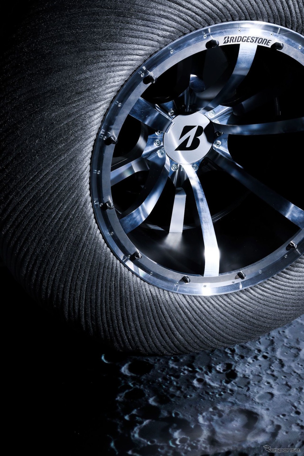 ブリヂストンが研究開発している月面探査車用タイヤのコンセプトモデル《写真提供 ブリヂストン》