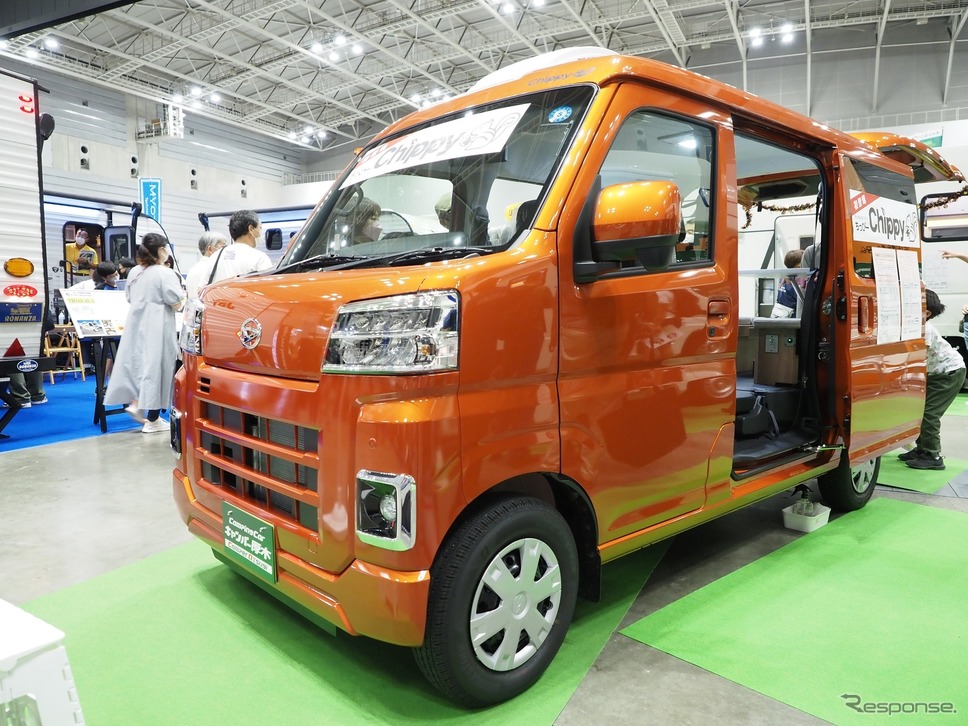 キャンパー厚木:チッピー(横浜キャンピングカーショー2022)《写真撮影 家本浩太》