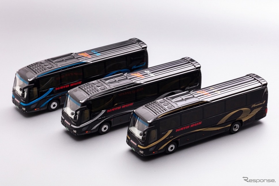 CARNEL 1/64 はとバス ピアニシモIII いすゞ ガーラ スーパーハイデッカー、左からサファイア（511号車）、プラチナ（412号車）、ゴールド（411号車）《写真提供 ヒコセブン》