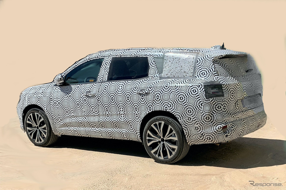 ルノー オーストラル の3列シート仕様と思われるプロトタイプ車両(スクープ写真)《APOLLO NEWS SERVICE》