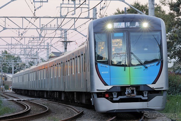『拝島ライナー』に運用されている40000系。《写真提供 西武鉄道》