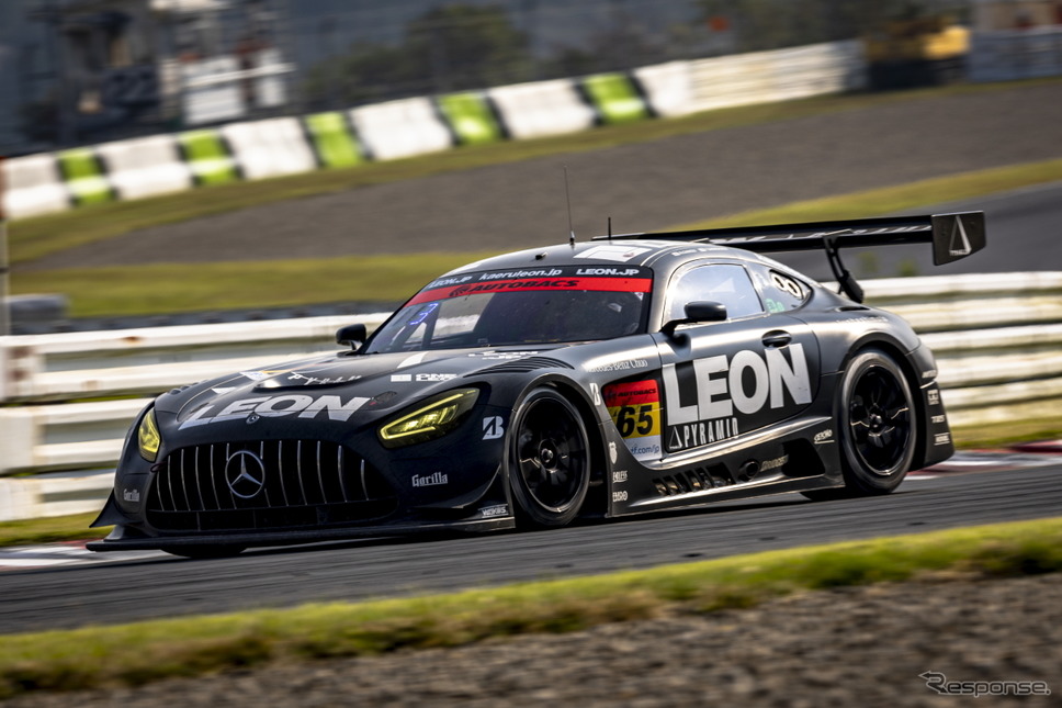 GT300クラス3位の#65 LEON PYRAMID AMG(蒲生尚弥/篠原拓朗)《撮影 益田和久》