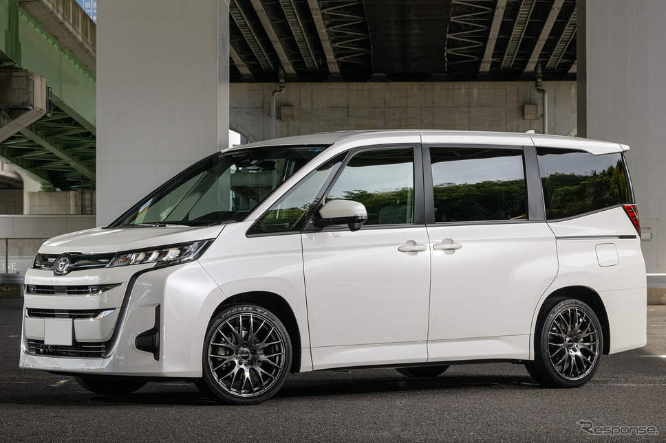 トヨタ ノア×レイズ ホムラ 2X9Plus/19×8J IN45、タイヤサイズ=225/40R19《写真撮影 土屋勇人》
