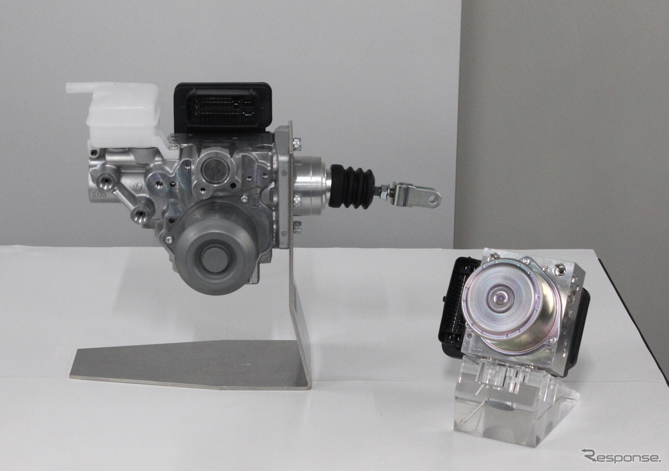 回生協調ブレーキの前後輪独立制御ユニット／アイシングループのアドヴィックス製品《写真撮影 加賀啓伺》