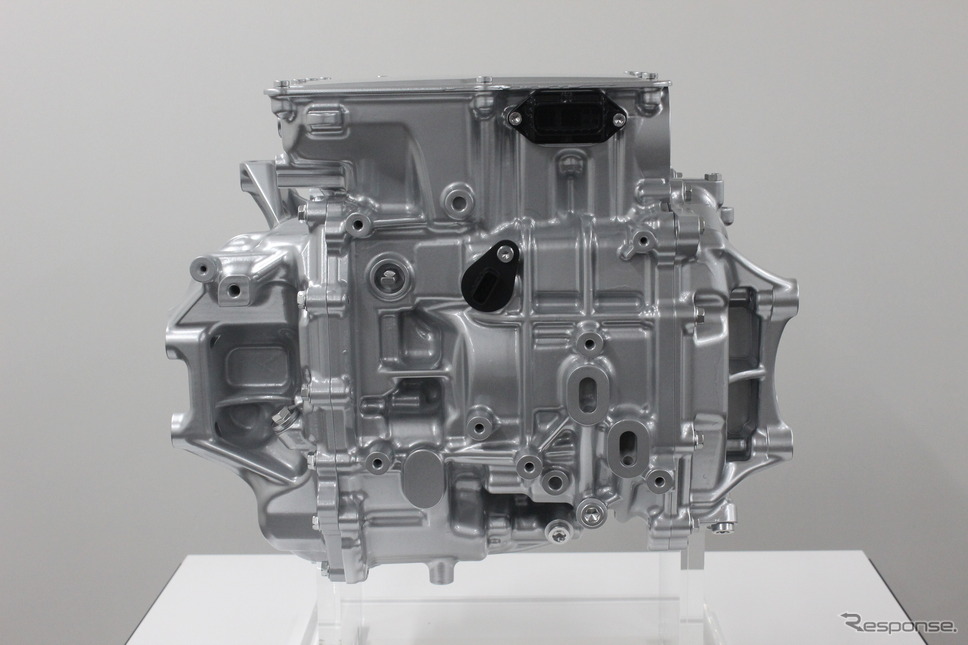 第2世代eAxle／ミディアム（中型車向け前輪駆動用）／試作品《写真撮影 加賀啓伺》