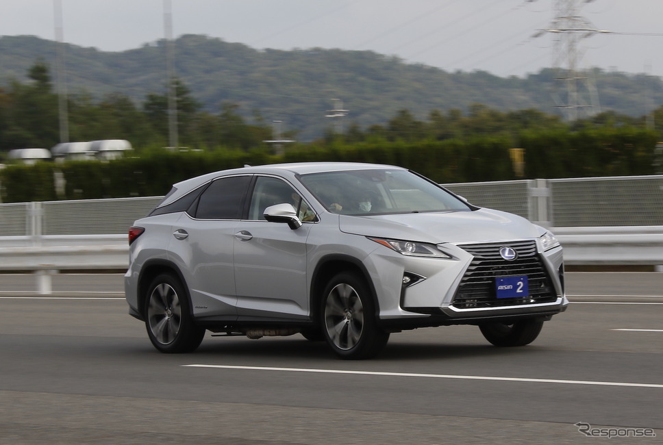 前後左右の駆動力分配を可能とする車両運動制御ユニットが搭載されたレクサス『RX』の試作車《写真提供 アイシン》