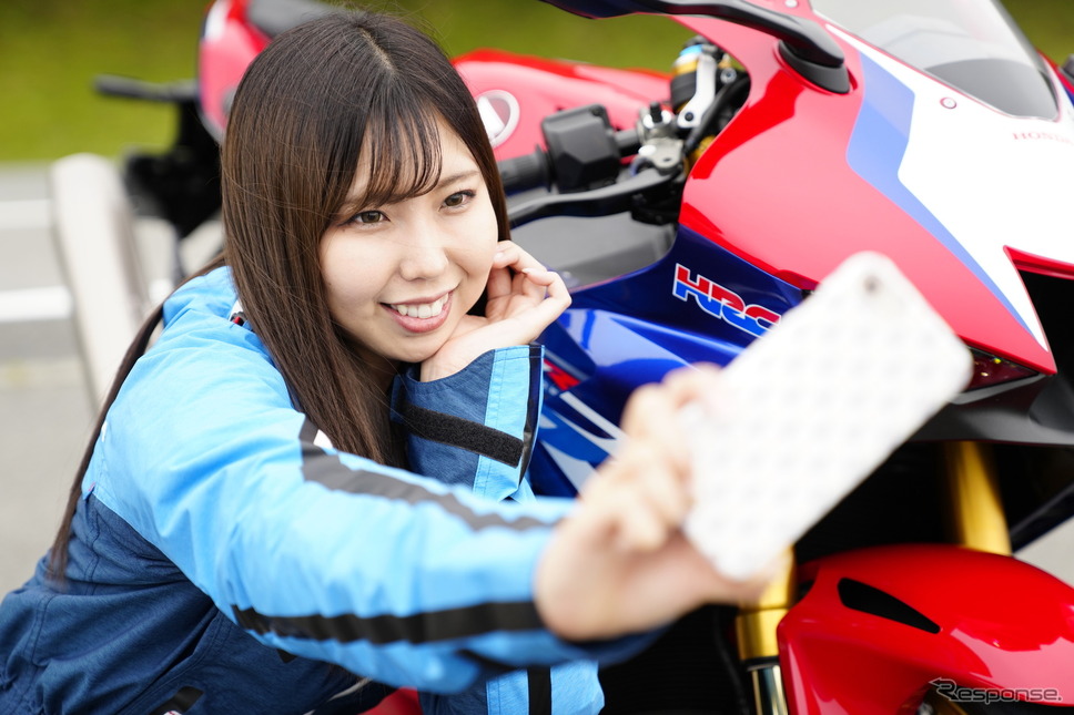 ホンダ CBR1000RR-Rと美音響華《写真撮影 柳田由人》