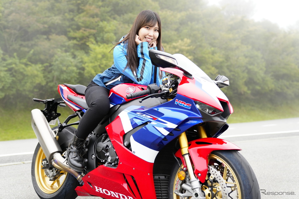 ホンダ CBR1000RR-Rと美音響華《写真撮影 柳田由人》