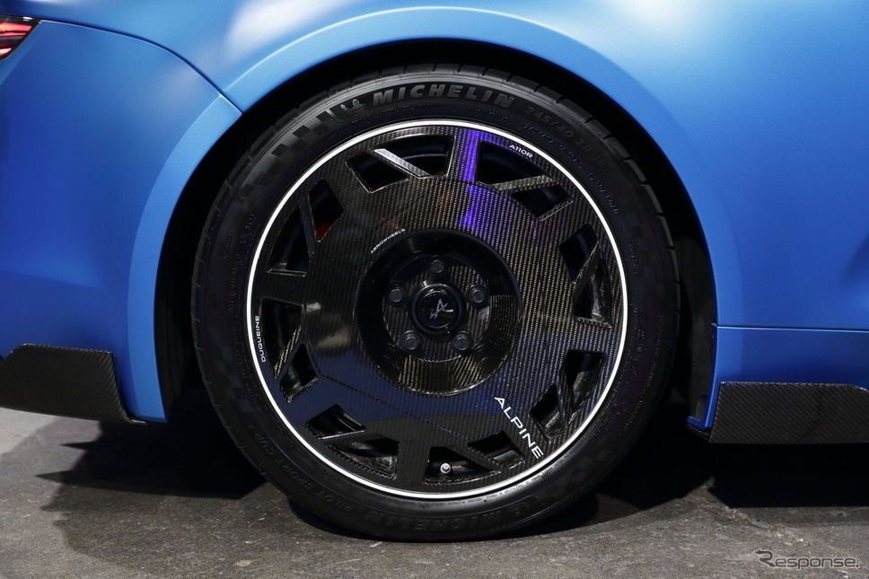 10月4日、日本で世界初公開となったアルピーヌ『A110R』《写真撮影 南陽一浩》