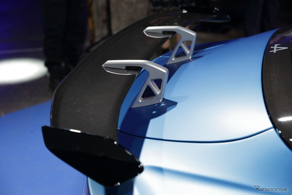10月4日、日本で世界初公開となったアルピーヌ『A110R』《写真撮影 南陽一浩》