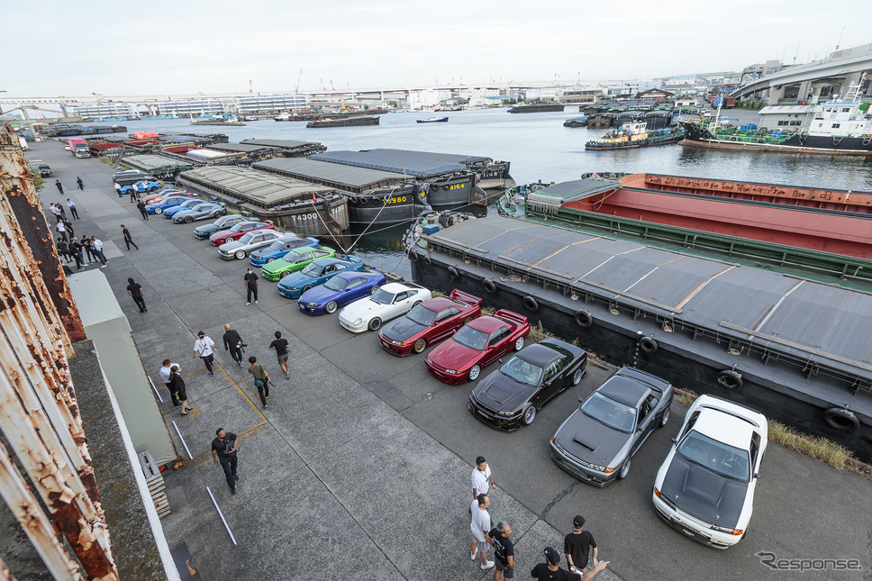 会場前に並んだ日本車のチューニングカー《写真提供 アルピーヌ》