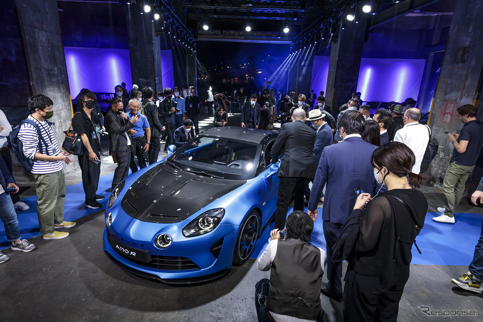 10月4日、日本で世界初公開となったアルピーヌ『A110R』《写真提供 アルピーヌ》