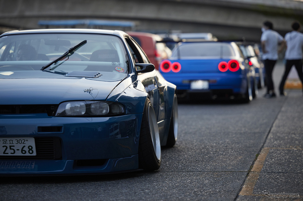 会場前に並んだ日本車のチューニングカー《写真提供 アルピーヌ》