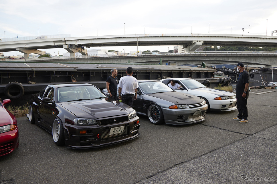 会場前に並んだ日本車のチューニングカー《写真提供 アルピーヌ》
