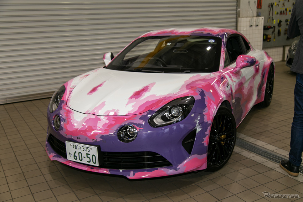 アルピーヌ×Obvious、コラボアートカー《写真撮影 二城利月》