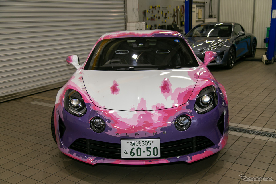 アルピーヌ×Obvious、コラボアートカー《写真撮影 二城利月》
