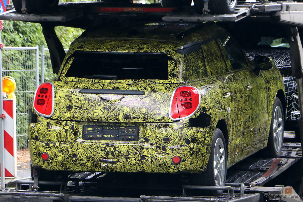 MINI初のクロスオーバーEV『エースマン』(スクープ写真)《APOLLO NEWS SERVICE》