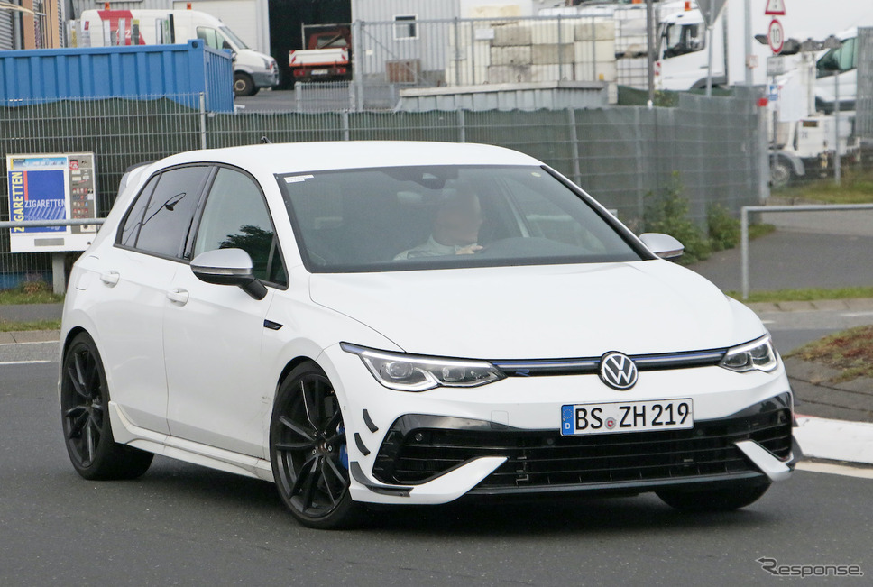 謎のVW『ゴルフR』プロトタイプ(スクープ写真)《APOLLO NEWS SERVICE》