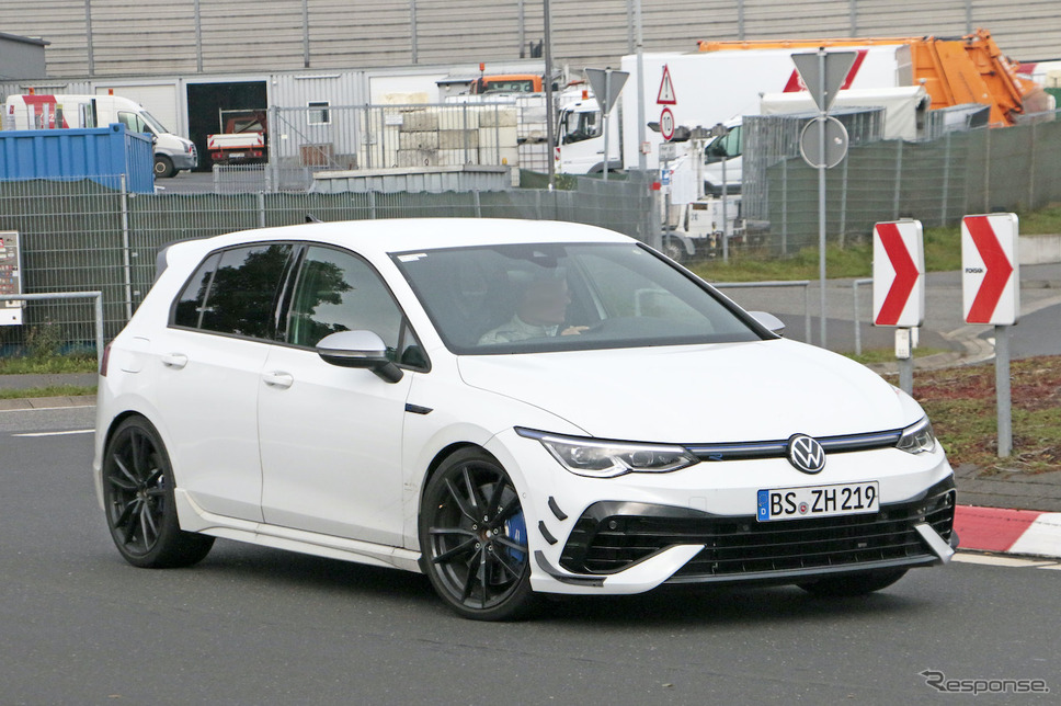 謎のVW『ゴルフR』プロトタイプ(スクープ写真)《APOLLO NEWS SERVICE》