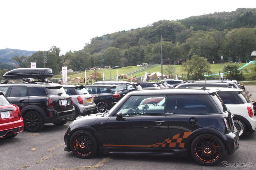 会場にズラリと並んだMINI《写真撮影 南部武寛》