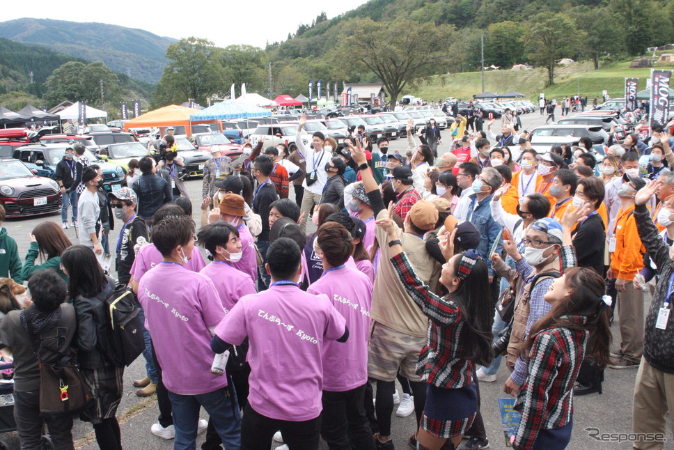 大勢の人で盛り上がった会場《写真撮影 南部武寛》