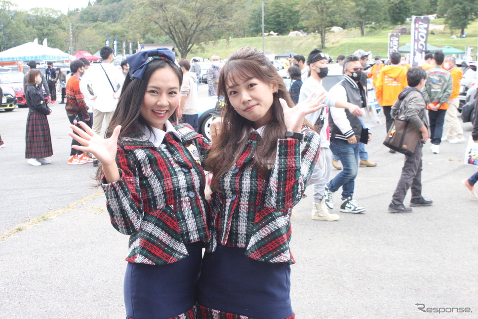 会場を盛り上げた「MINI CHALLENGE JAPAN2002」アンバサダーガール《写真撮影 南部武寛》