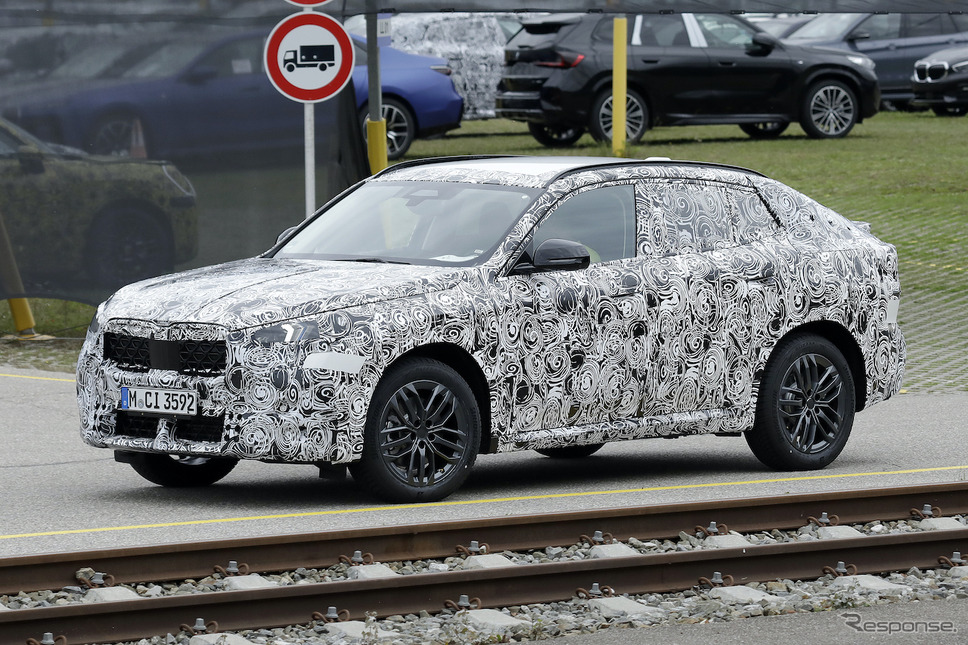 BMW X2 次期型プロトタイプ(スクープ写真)《APOLLO NEWS SERVICE》