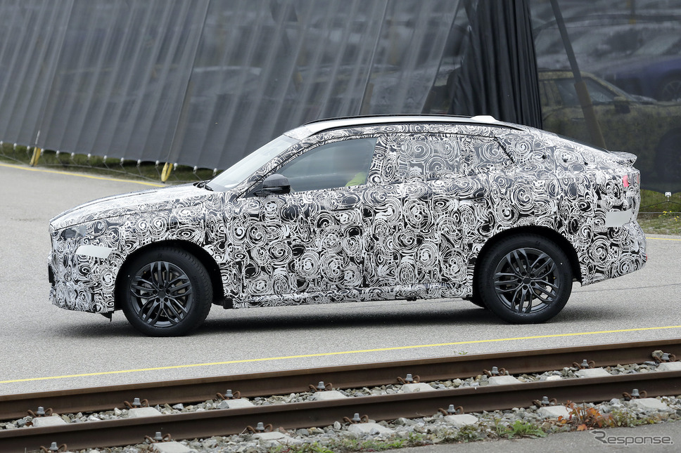 BMW X2 次期型プロトタイプ(スクープ写真)《APOLLO NEWS SERVICE》
