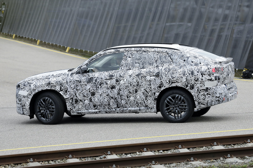 BMW X2 次期型プロトタイプ(スクープ写真)《APOLLO NEWS SERVICE》