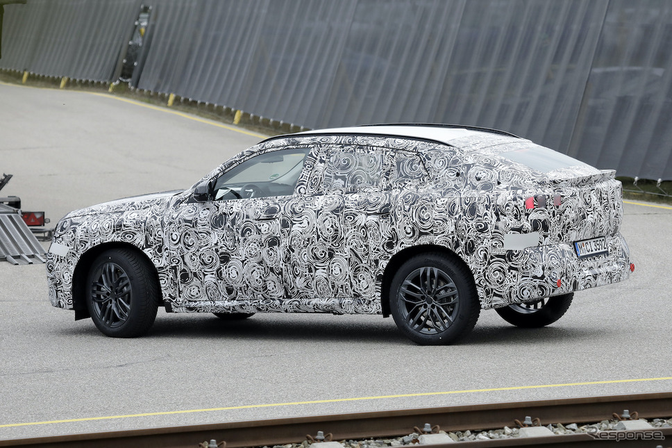 BMW X2 次期型プロトタイプ(スクープ写真)《APOLLO NEWS SERVICE》