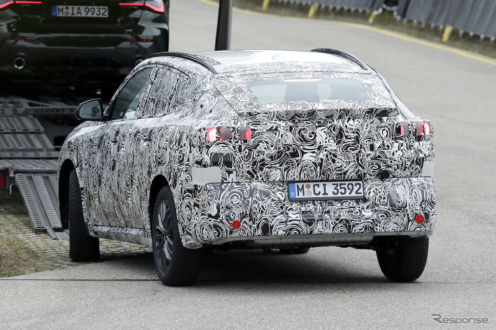 BMW X2 次期型プロトタイプ(スクープ写真)《APOLLO NEWS SERVICE》