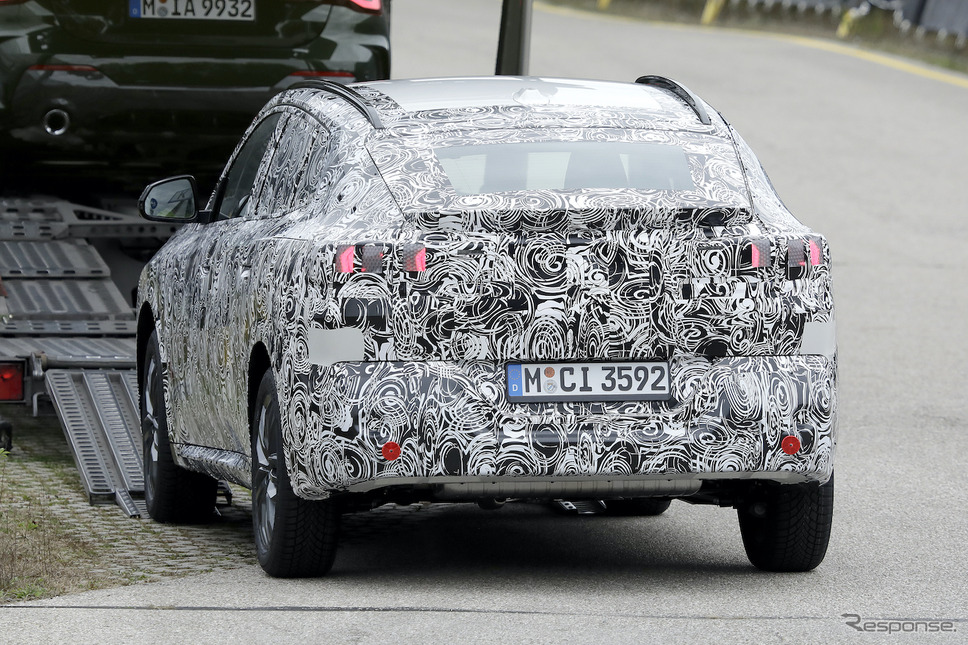 BMW X2 次期型プロトタイプ(スクープ写真)《APOLLO NEWS SERVICE》